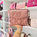 Bolsa crossbody acolchada rosa de Steve Madden