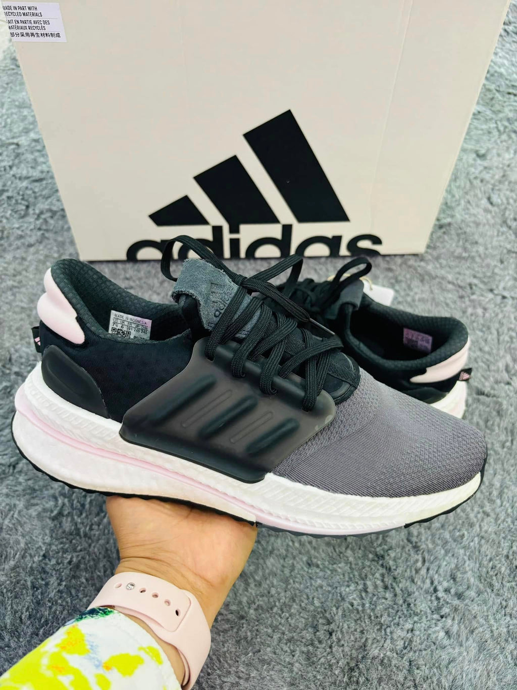 ADIDAS BOOST GRIS CON ROSA