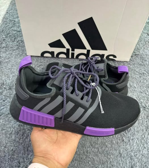 ADIDAS NMD NEGRO Y MORADO