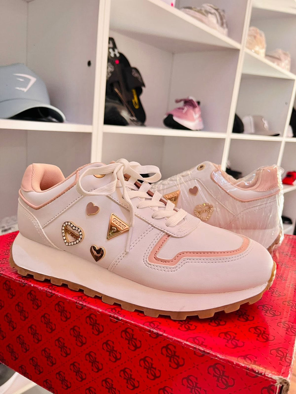 GUESS BLANCO CON PINES