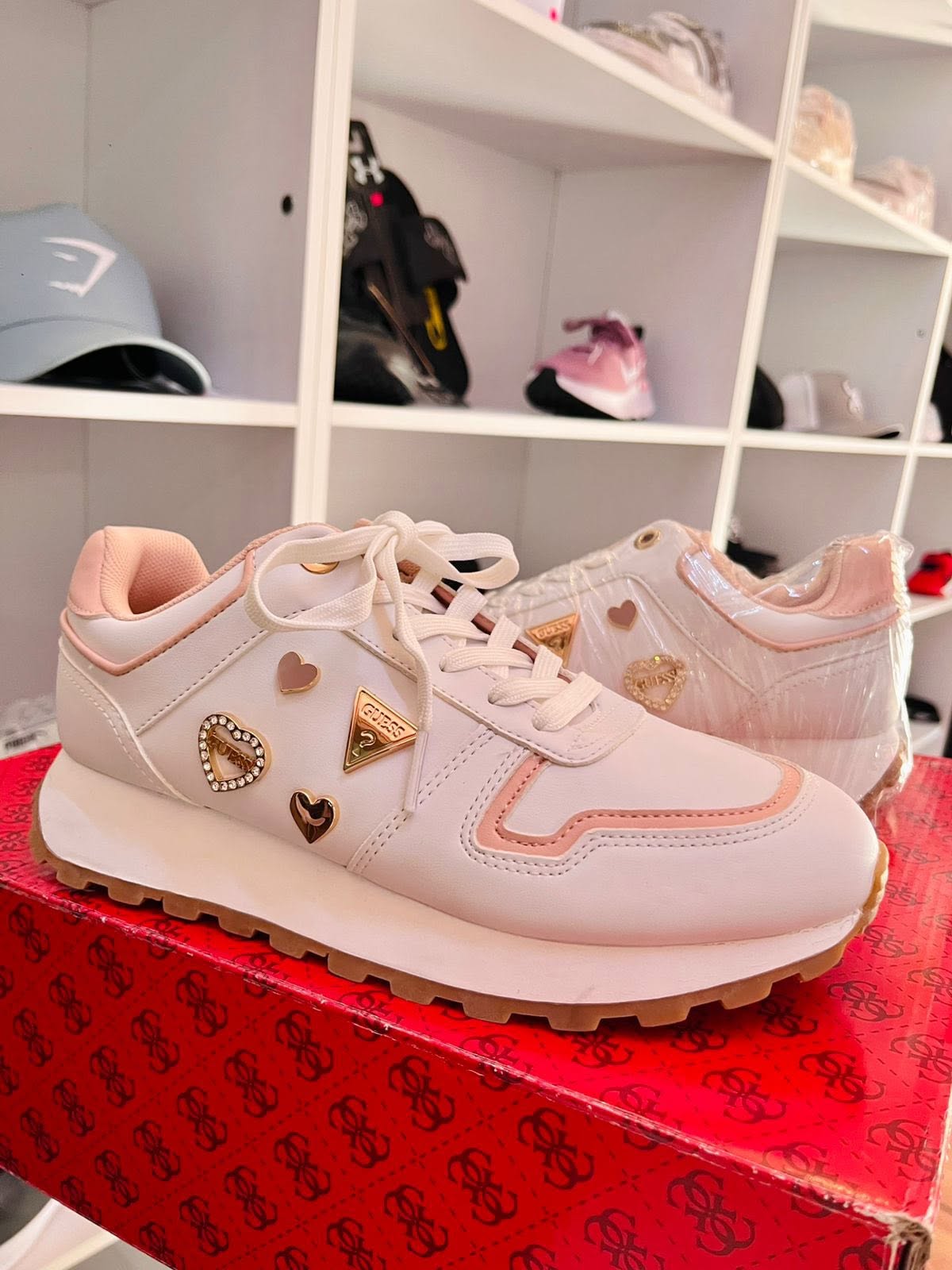 GUESS BLANCO CON PINES