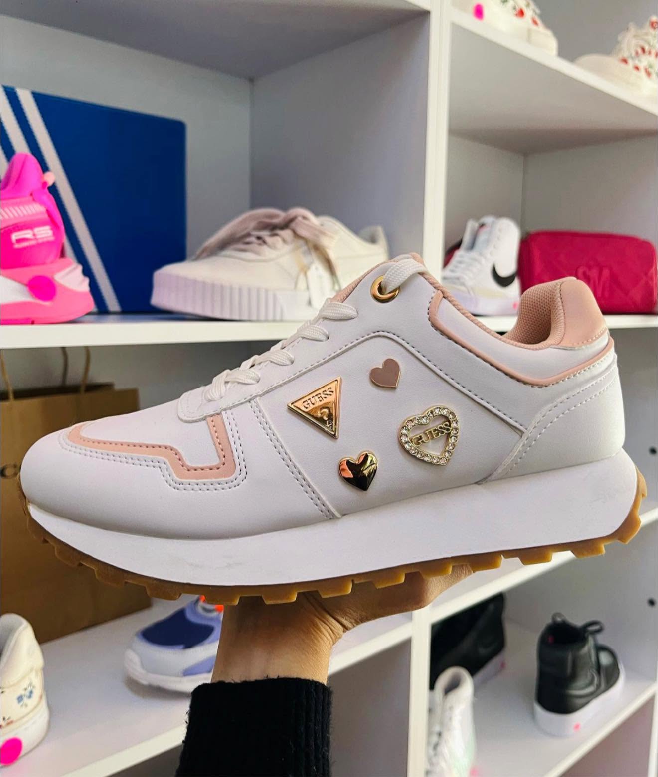 GUESS BLANCO CON PINES