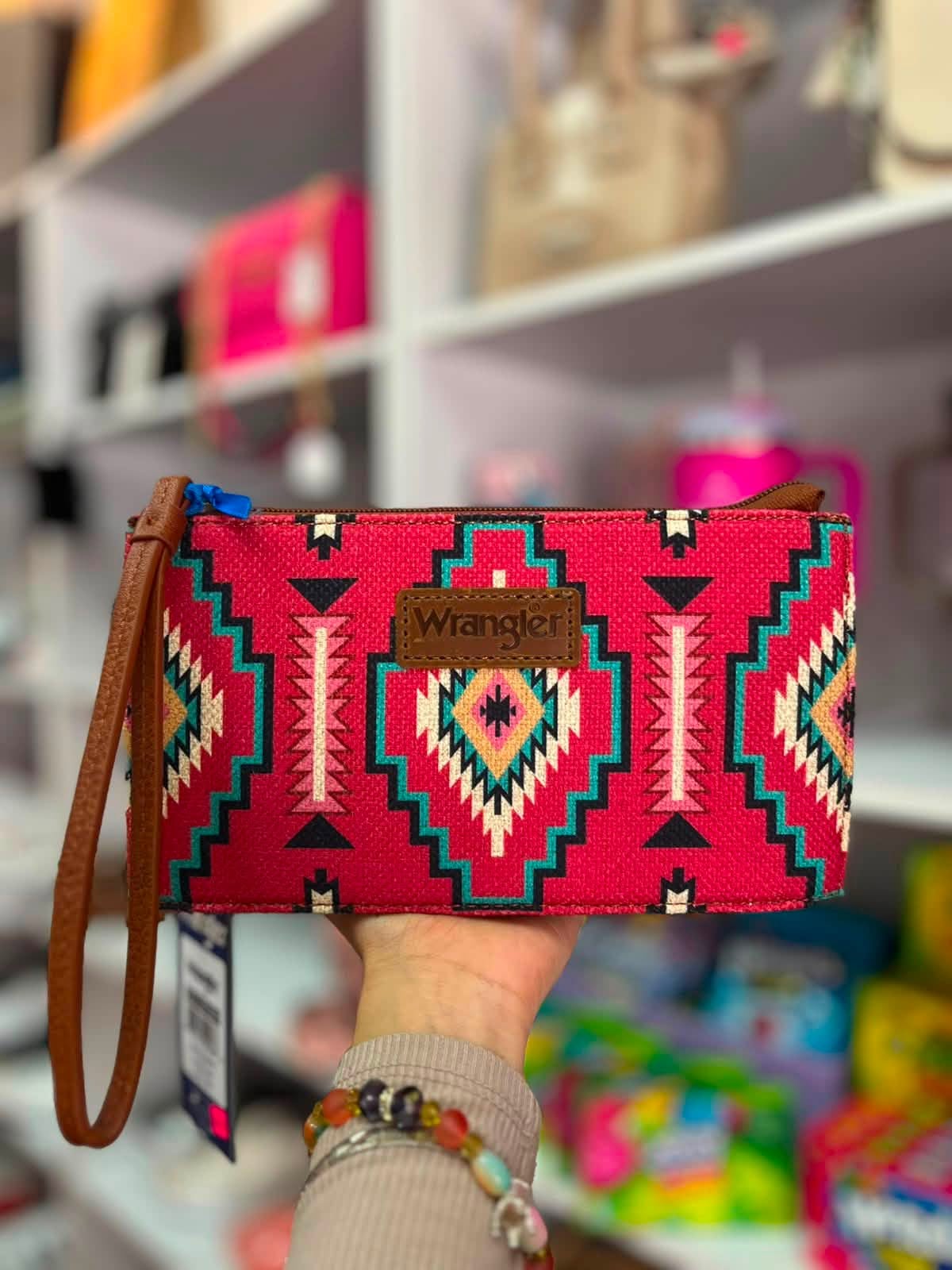 MUÑEQUERA WRANGLER ROSA FUCSIA
