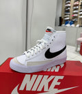 NIKE BLAZER PALOMA NEGRA