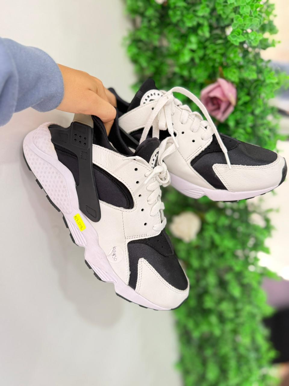 NIKE HUARACHE NEGRO PARA HOMBRE