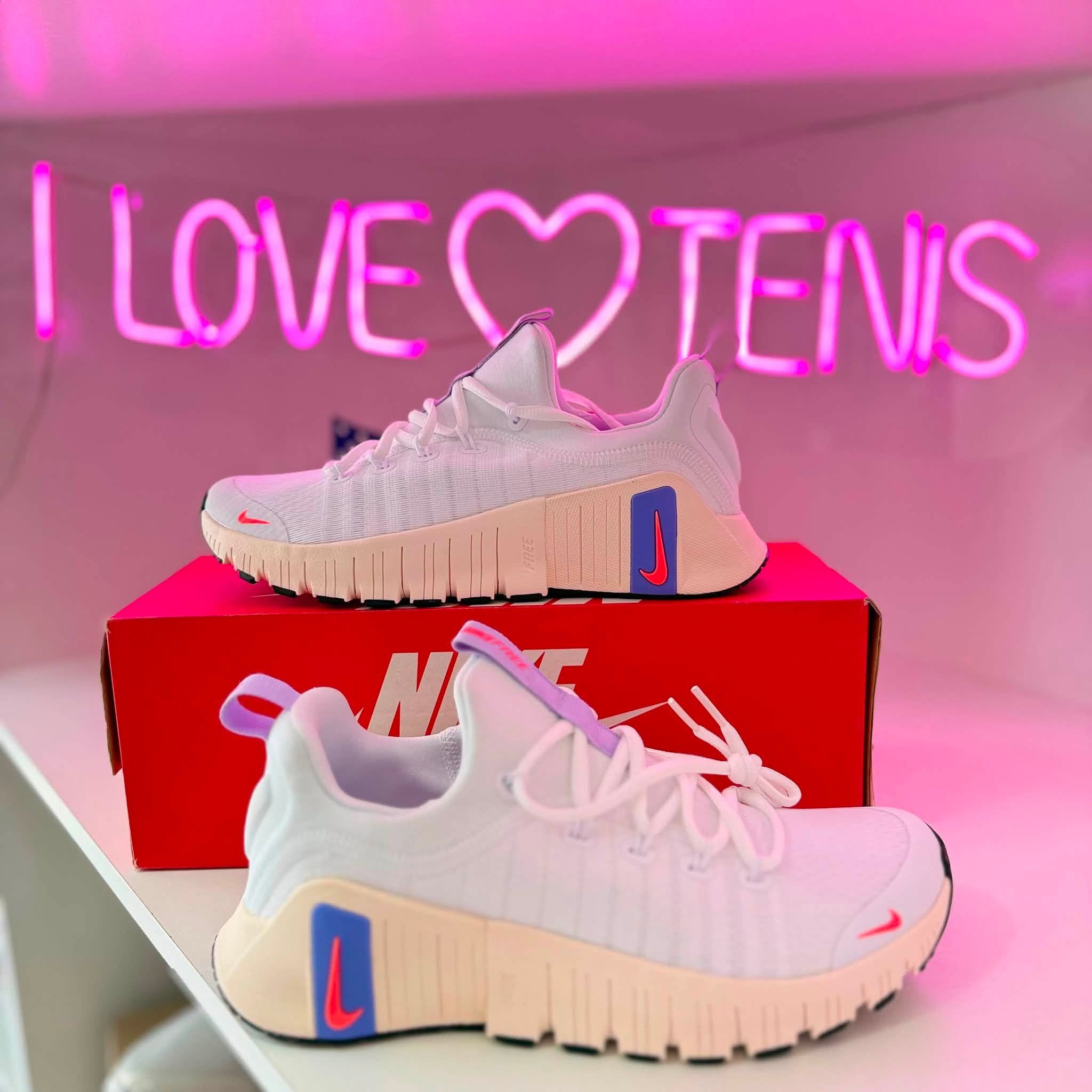 NIKE METCON 6 BLANCO CON MORADO