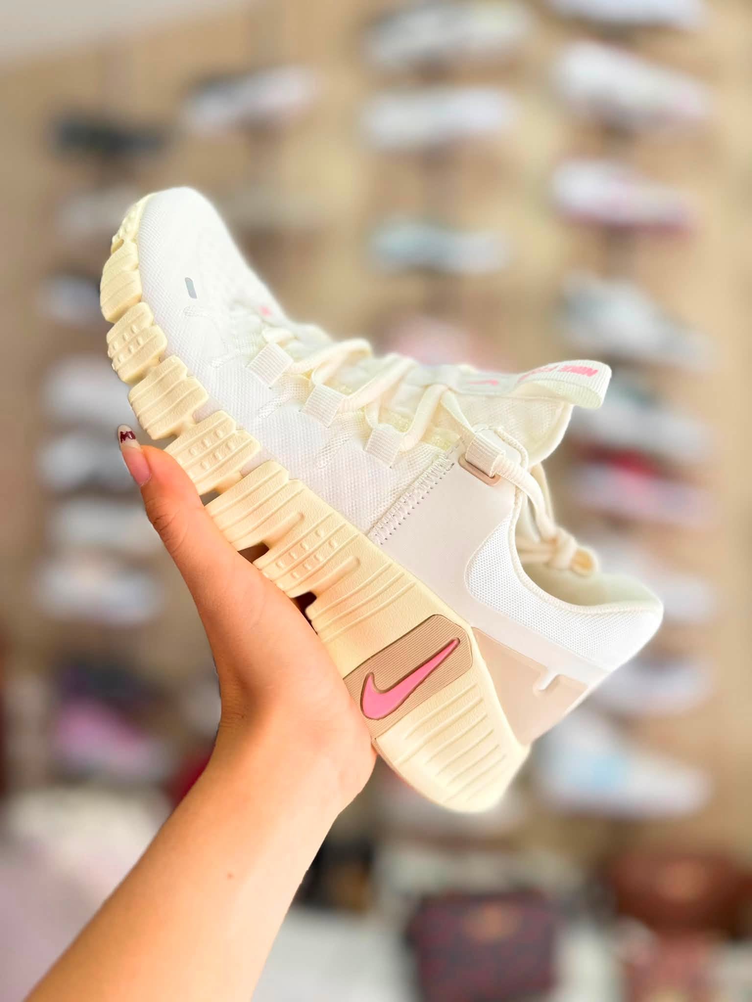 MIKE METCON 5 BLANCO CON ROSA