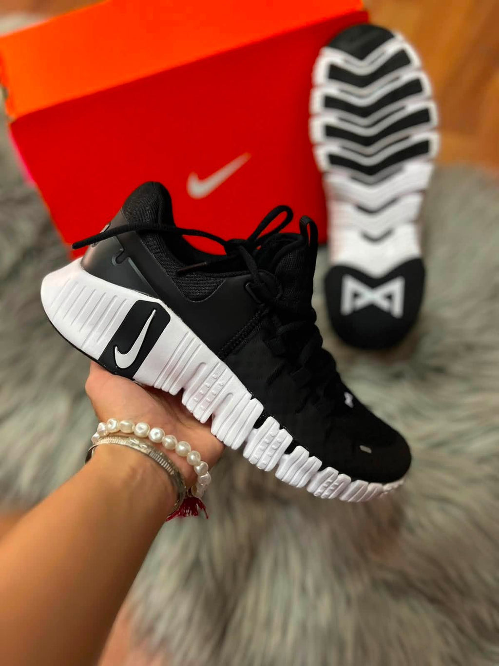 NIKE METCON 5 FREE BLACK AND WHITE