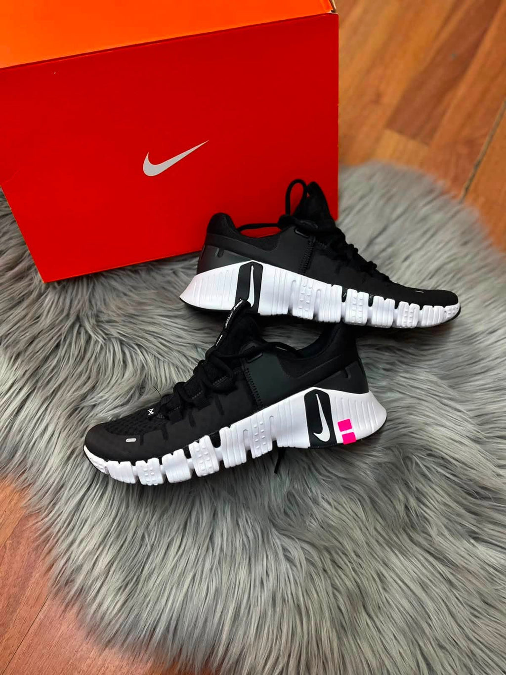 NIKE METCON 5 FREE BLACK AND WHITE