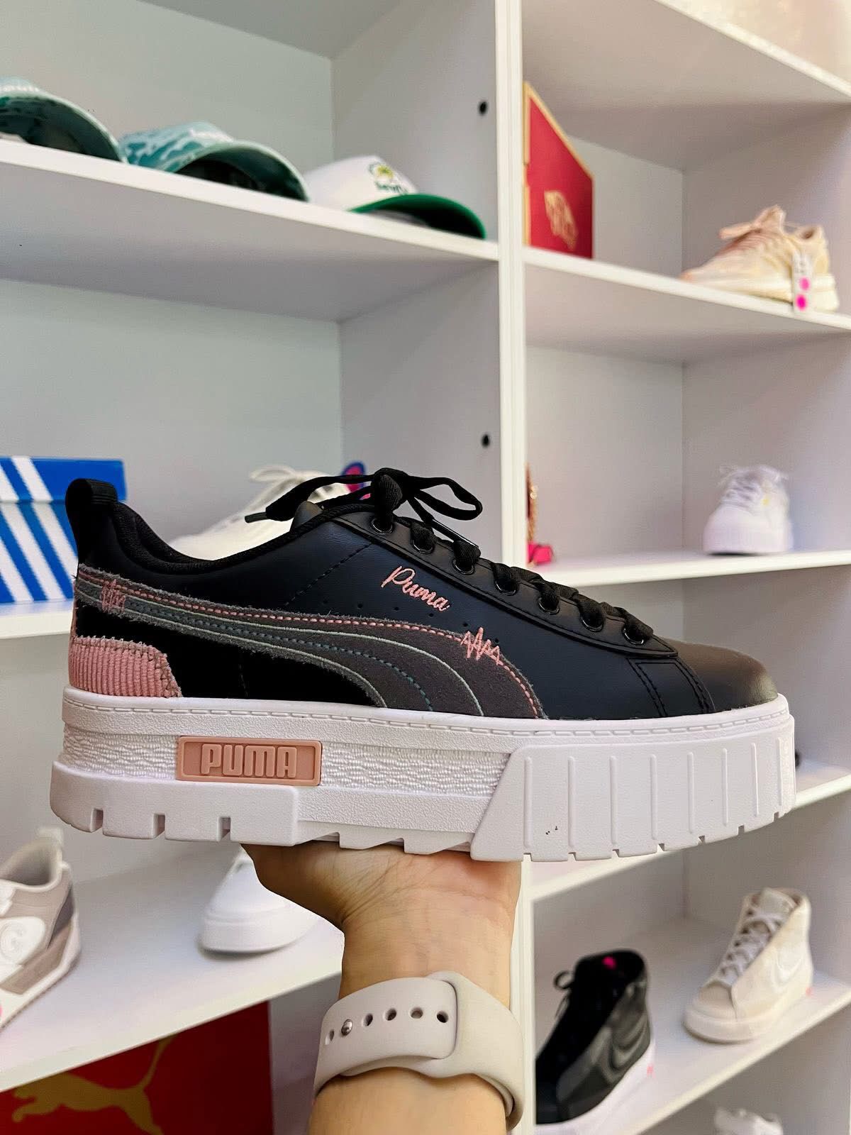 PUMA PLATAFORMA CON DETALLES BORDADOS