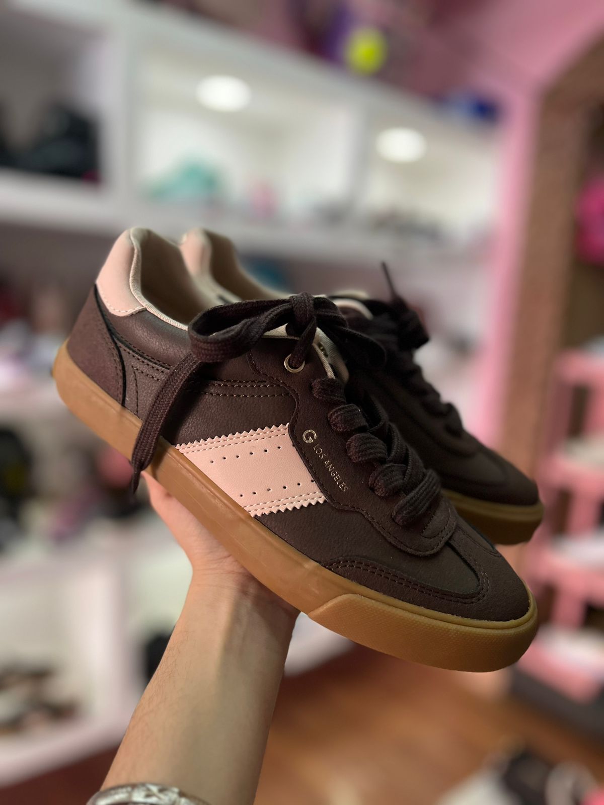 GUESS TIPO SAMBA CAFE & PINK