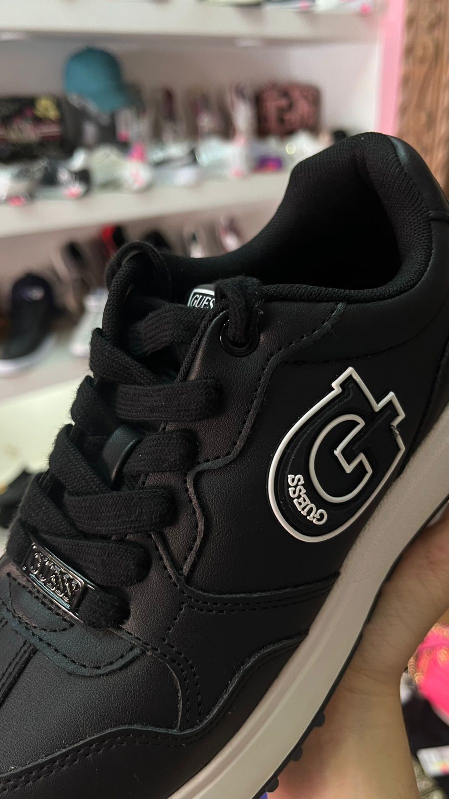 GUESS BLACK DE PIEL