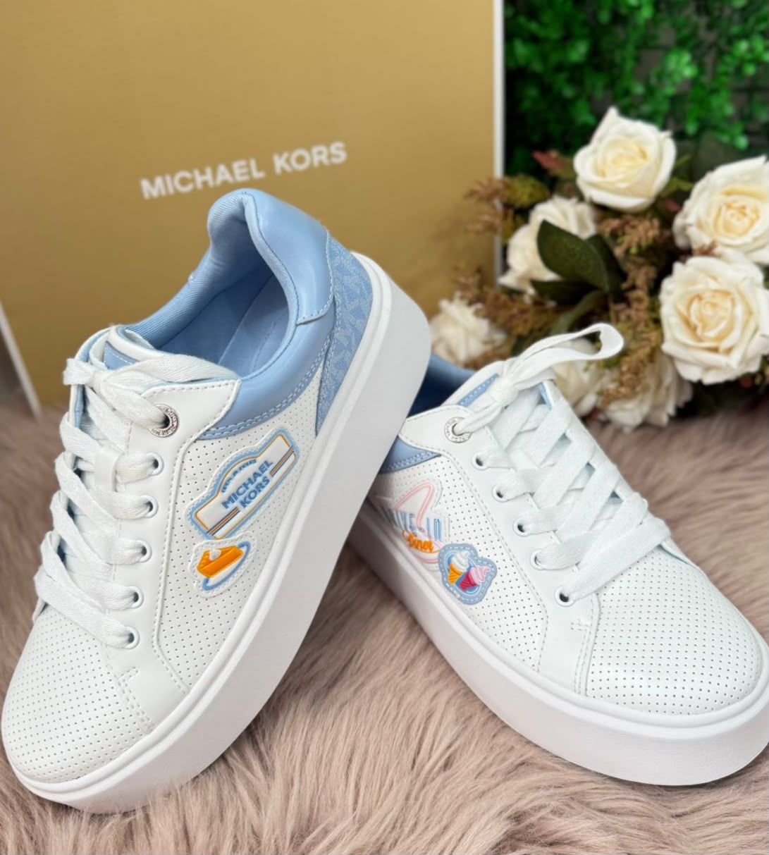 MICHAEL KORS BLANCO CON AZUL CIELO