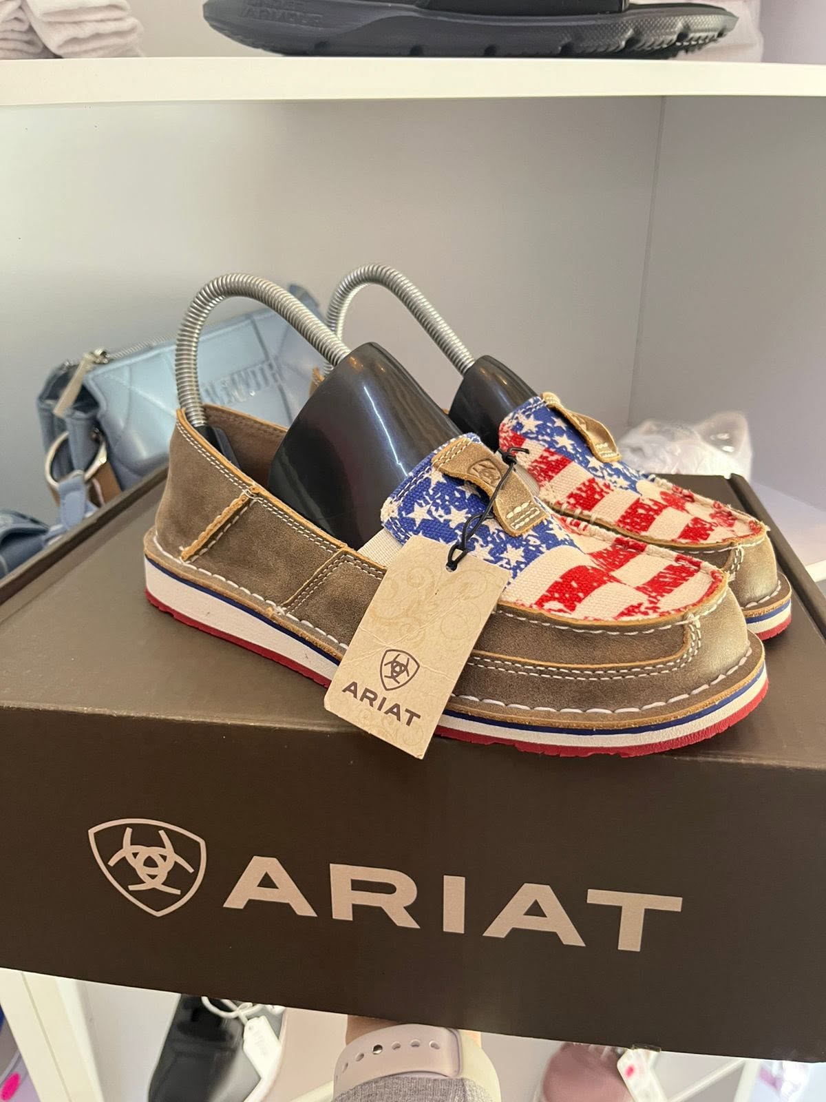ARIAT CAFE BANDERA USA