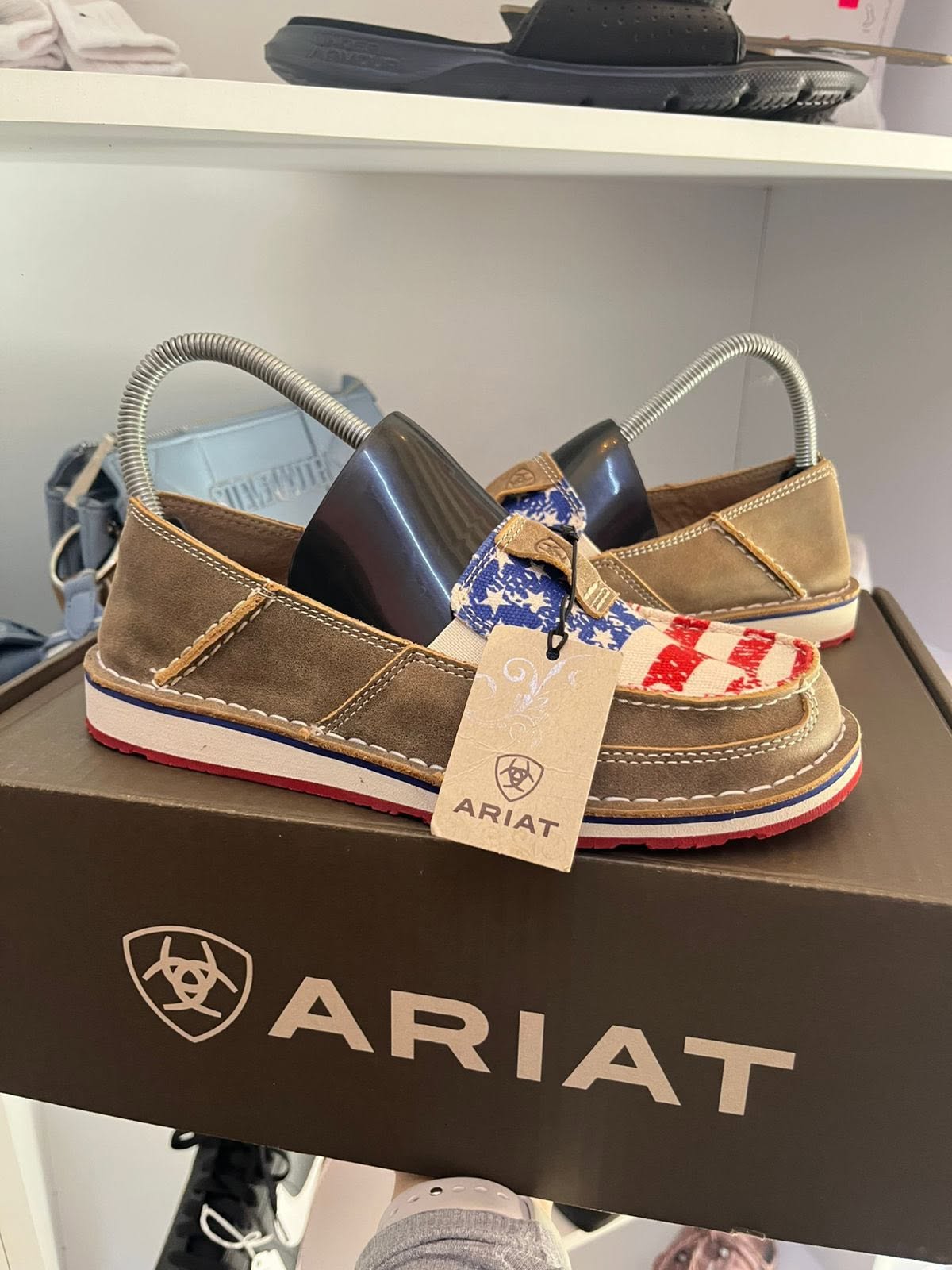 ARIAT CAFE BANDERA USA