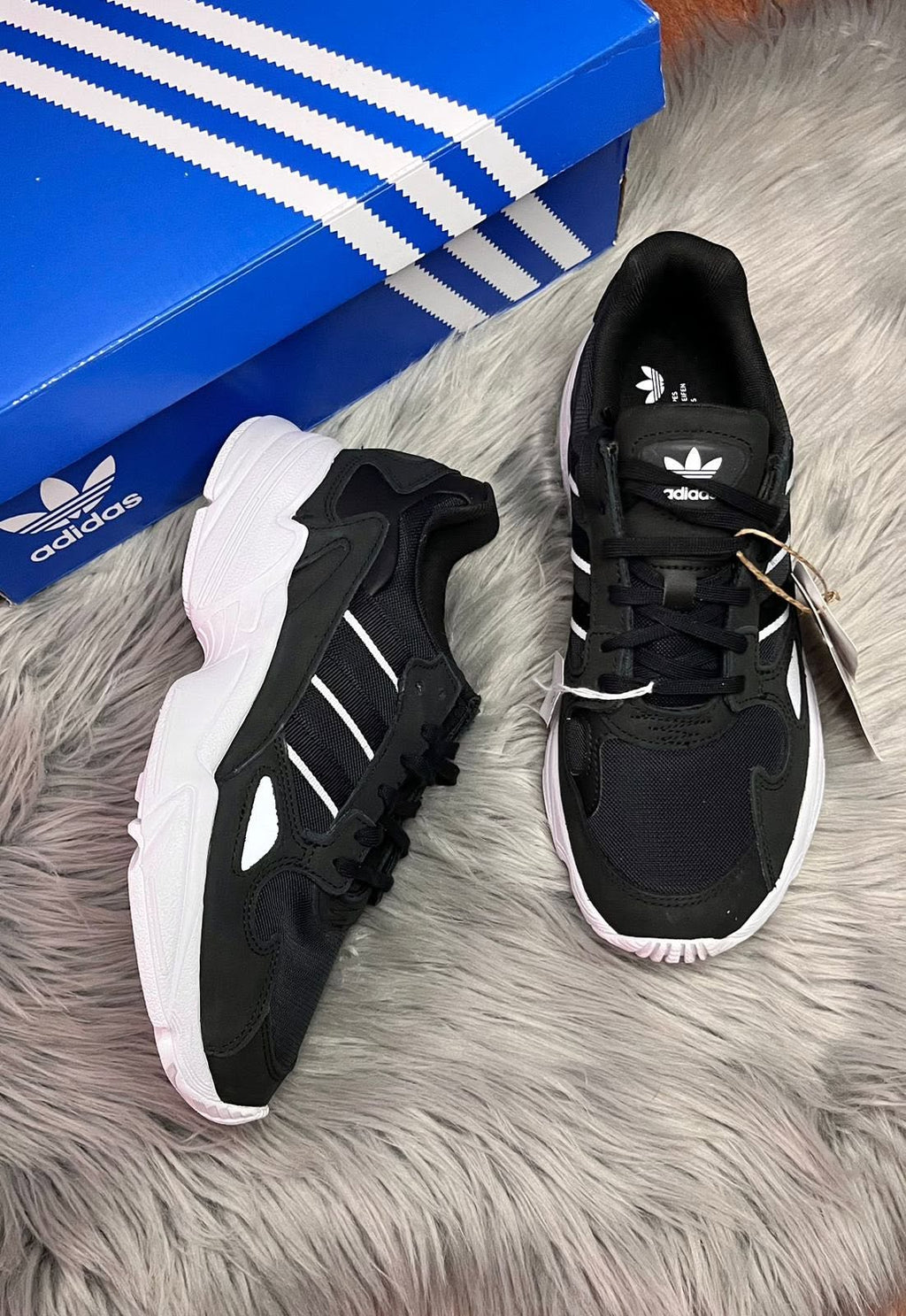 ADIDAS FALCON BALCK & WHITE