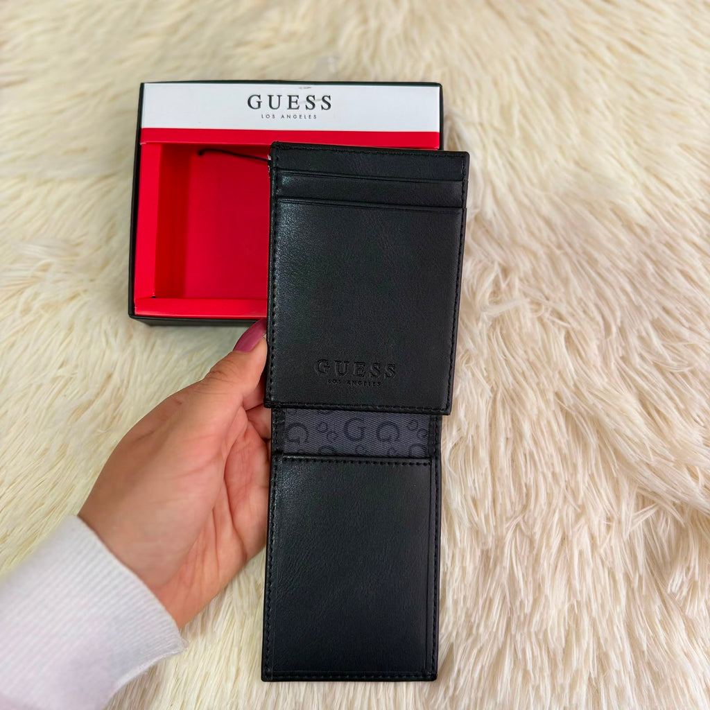 Tarjetero o billetera de caballero de la marca Guess