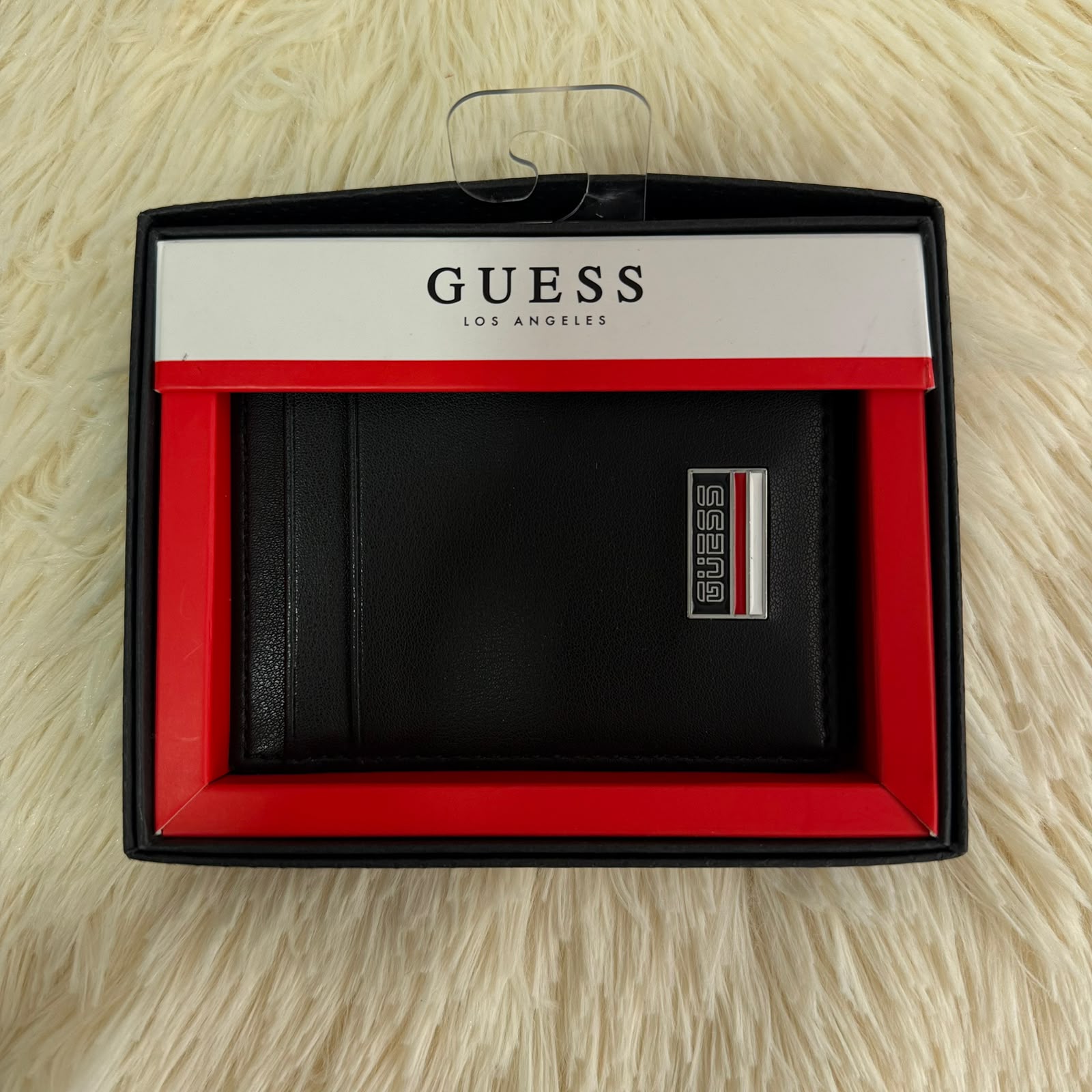 Tarjetero o billetera de caballero de la marca Guess