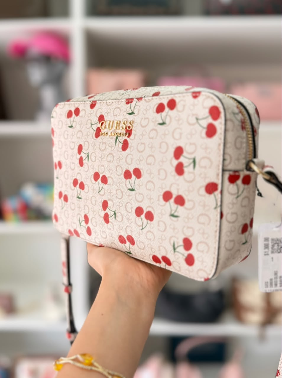 Bolso crossbody de la marca Guess cereza