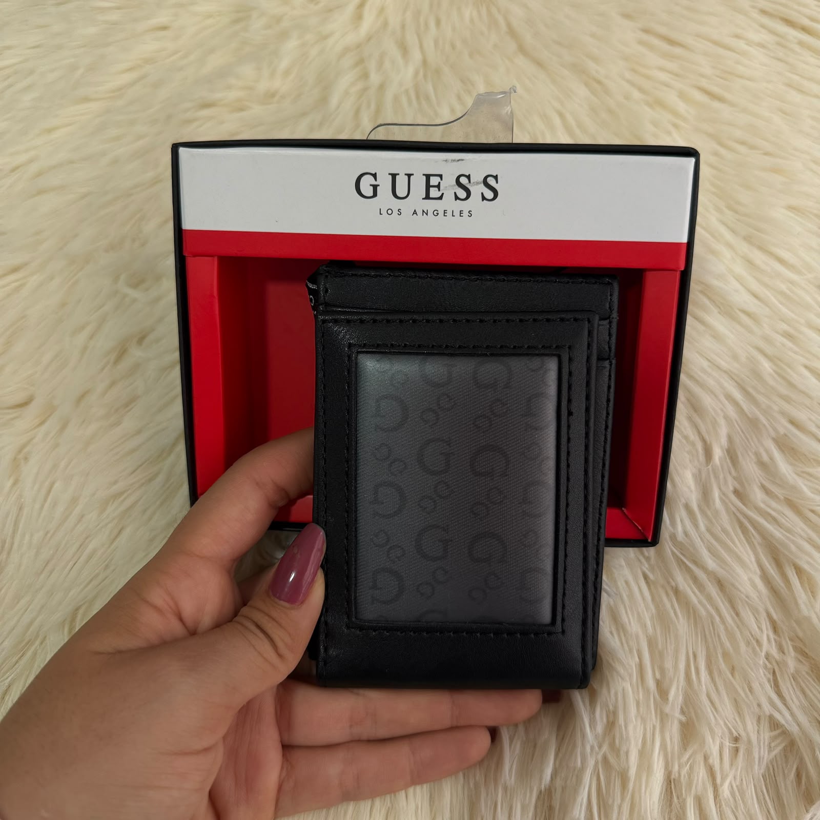 Tarjetero o billetera de caballero de la marca Guess