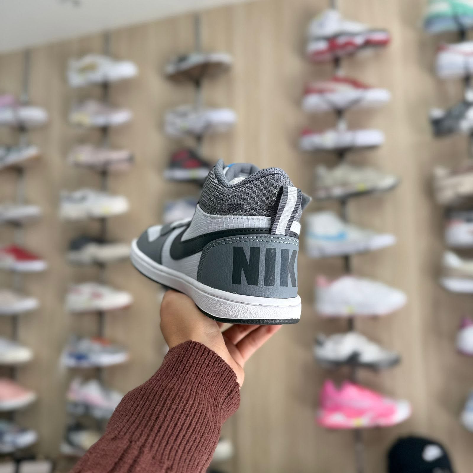 NIKE DE BOTA GRIS