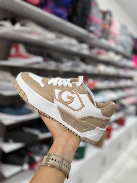 GUESS BEIGE & WHITE