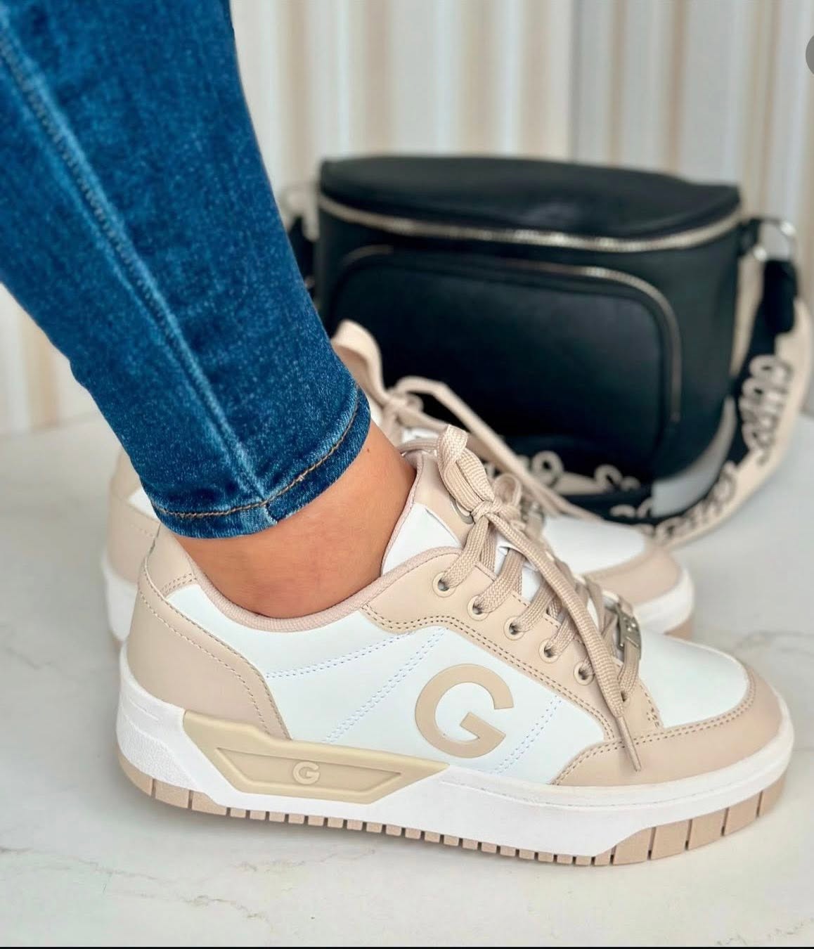 GUESS BEIGE & WHITE