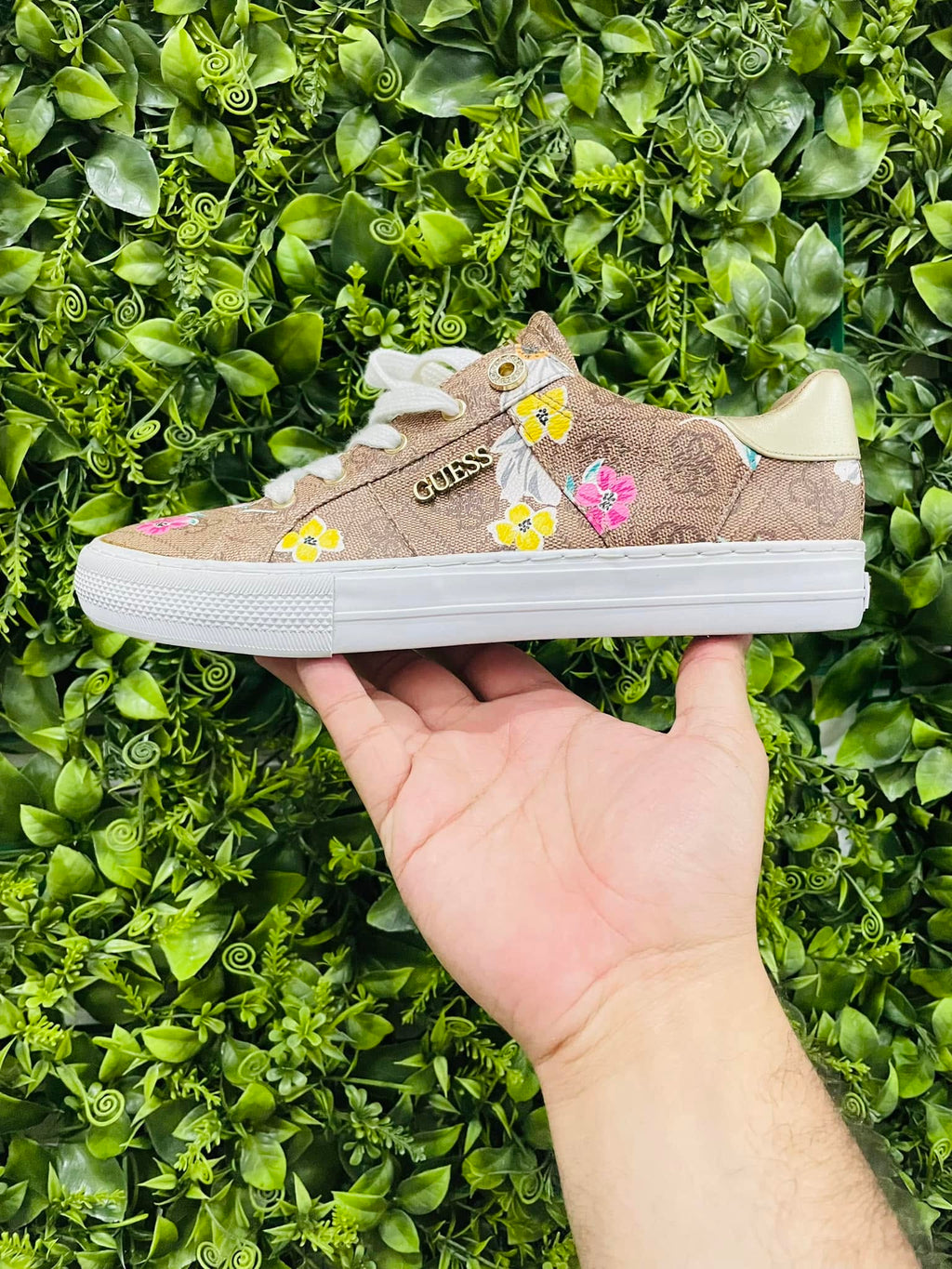 GUESS FLORES