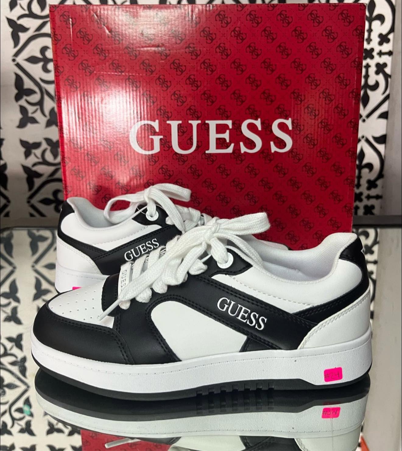 GUESS TIPO PANDA BLACK & WHITE