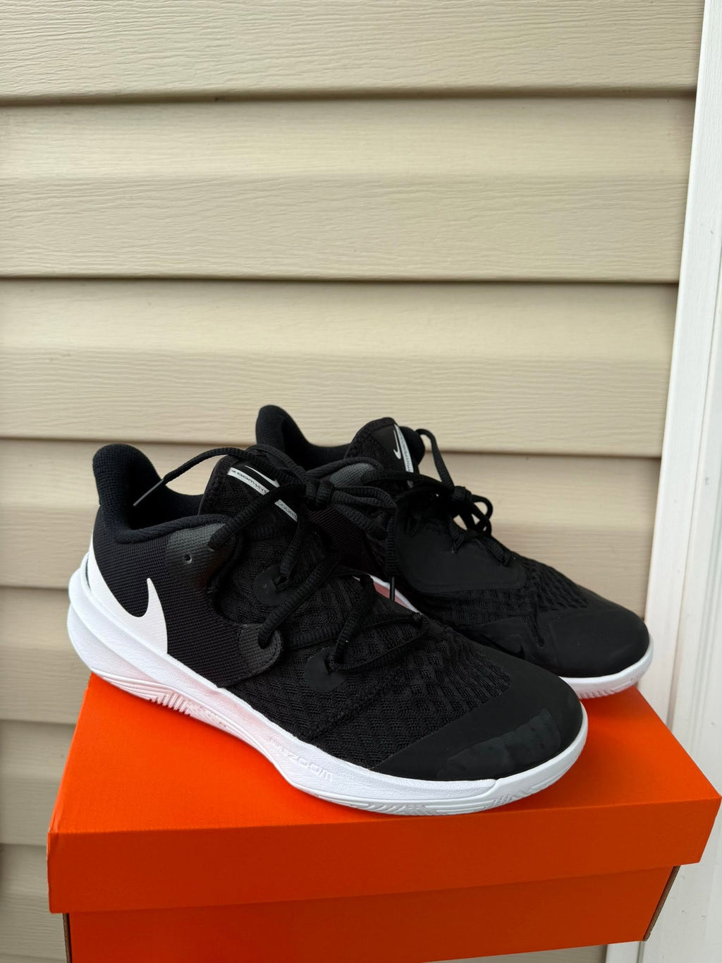 NIKE ZOON BLACK AND WHITE