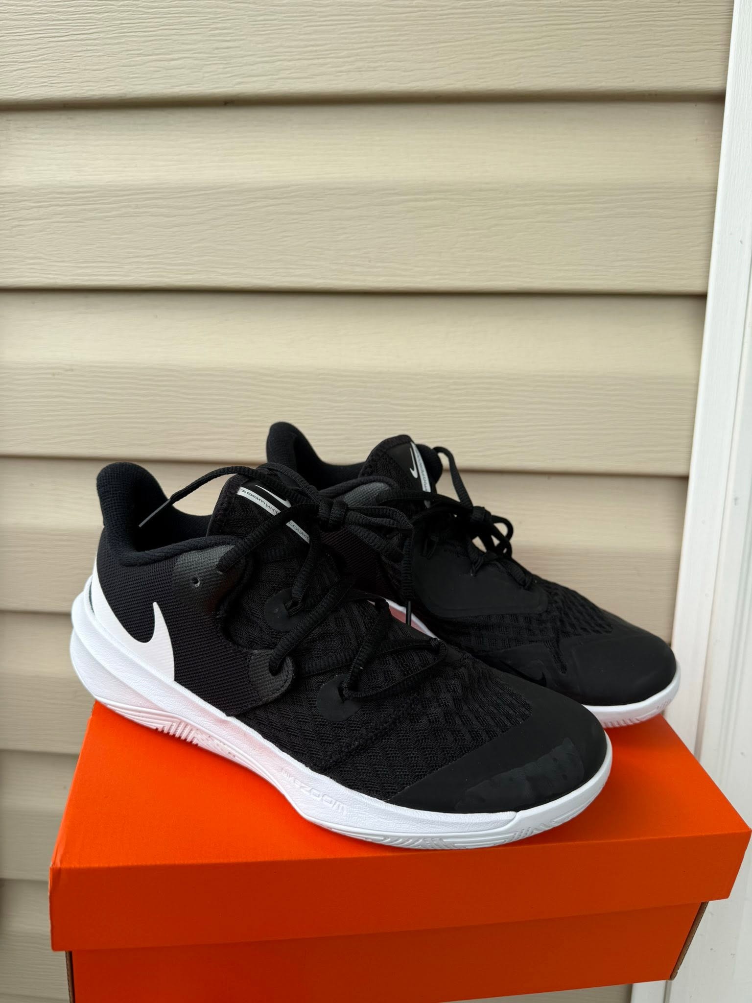 NIKE ZOON BLACK AND WHITE